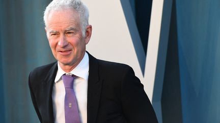 John McEnroe le 27 mars 2022 à Beverly Hills (Californie, États-Unis). (PATRICK T. FALLON / AFP)