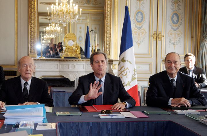 De gauche à droite, Valéry Giscard d'Estaing, Jean-Louis Debré et Jacques Chirac, le 15 novembre 2007, au Conseil constitutionnel, à Paris. (PIERRE VERDY / AFP)