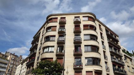 Un immeuble &agrave; Paris, le 29 juin 2013.&nbsp; (THOMAS SAMSON / AFP)