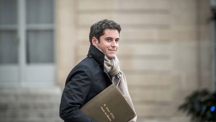 Le porte-parole du gouvernement, Gabriel Attal, le 15 décembre 2021 à l'Elysée (Paris).&nbsp; (ARTHUR NICHOLAS ORCHARD / HANS LUCAS / AFP)