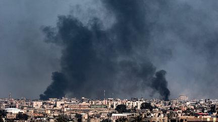 Des bombardements israéliens sur Rafah, dans la bande de Gaza, le 11 février 2024. (SAID KHATIB / AFP)