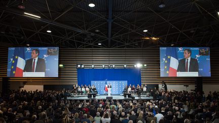 Plusieurs centaines de militants lyonnais ont prévu de se rendre au rassemblement à Paris dimanche 5 mars, en soutien à François Fillon, ici en meeting à Lyon,&nbsp;en novembre 2016. (MAXPPP)