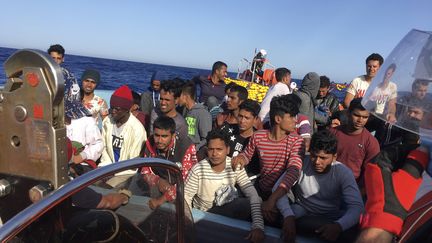 Migrants recueillis en mer Méditerranée par le navire "Ocean-Viking", le 25 juin 2020. (SHAHZAD ABDUL / AFP)