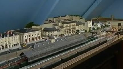 Saumur : Francis Chaudet reproduit sa ville en maquette miniature