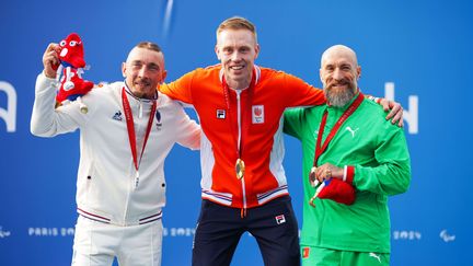 Belote et rebelote ! Déjà argenté à Tokyo, Loïc Vergnaud ne change pas ses habitudes à Clichy-sous-Bois. Médaille d'argent à nouveau pour le coureur tricolore sur le contre-la-montre (H5), mercredi 4 septembre. (ED SYKES / SIPA)