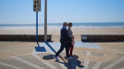 Dans les stations balnéaires, les professionnels vont devoir faire une croix sur le mois d'avril à cause des mesures anti Covid-19 annoncées le mercredi 31 mars. Photo d'illustration de&nbsp;Saint-Jean de Monts, en vendée. (MATHIEU THOMASSET / HANS LUCAS)