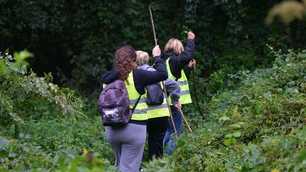 Les alentours de Pont-de-Beauvoisin (Isère), escarpés et boisés, ont été découpés en 28 zones, samedi 2 septembre 2017. (ALLILI / SIPA)