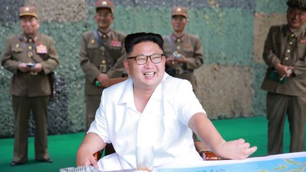  (Kim Jong Un en visite dans une unité d'artillerie le 21 juillet © REUTERS / KCNA KCNA)