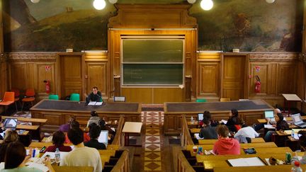 Dans son rapport 2014, l'Unef affirme que 33 universit&eacute;s pratiquent une s&eacute;lection ill&eacute;gale de leurs &eacute;tudiants.&nbsp; (STEVENS FREDERIC / SIPA)