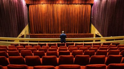 L'avenir du cinéma Le Rif à Casablanca est menacé. Durant la pandémie de Covid-19, les cinémas ont été fermés dans tout le Maroc et n'ont rouvert qu'en juillet 2021. L'absence de recettes a déjà condamné deux cinémas de la ville marocaine. (FADEL SENNA / AFP)