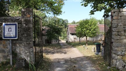 L'entrée de&nbsp;la Maison Magdalena, un foyer d'accueil et de réinsertion pour prostitué(e)s à Ecuelles (Seine-et-Marne)&nbsp;le 3 septembre 2016. (BENOIT ZAGDOUN / FRANCEINFO)