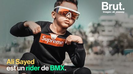 Avec son père, le jeune Ali mène un entraînement ardu pour peut-être devenir un réel champion de BMX.