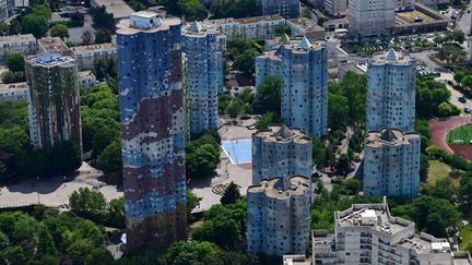 Les Tours Nuages dans le quartier de la Cité Pablo Picasso à Nanterre (Hauts-de-Seine). (EMMANUEL DUNAND / AFP)