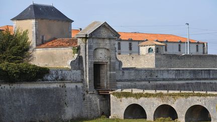 Un détenu de 44 ans est retranché sur le toit de la prison de Saint-Martin-de-Ré pour protester contre ses conditions de détention. (MAXPPP)