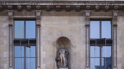 Cette photo datant du 22 juin 2020 montre la zone classée au patrimoine mondial de l'UNESCO, l'aile Rohan Rivoli du Louvre, abritant la statue de Bugeaud, maéchaal lié à l'histoire coloniale française. (BLANCHOT PHILIPPE / HEMIS.FR / HEMIS.FR)