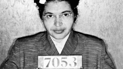 Photo de Rosa Parks, lors de son arrestation en 1955 à Montgomery (USA). (ANN RONAN PICTURE LIBRARY / ANN RONAN PICTURE LIBRARY)