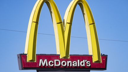 Un panneau McDonald's; à Middletown, dans le Deleware, aux Etats-Unis. (JIM WATSON / AFP)