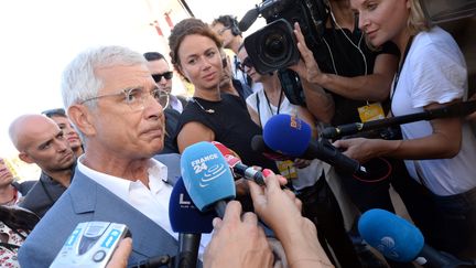 Claude Bartolone face &agrave; la presse lors de l'universit&eacute; d'&eacute;t&eacute; du Parti socialiste &agrave; La Rochelle (Charente-Maritime), le 28 ao&ucirc;t 2015. (MEHDI FEDOUACH / AFP)