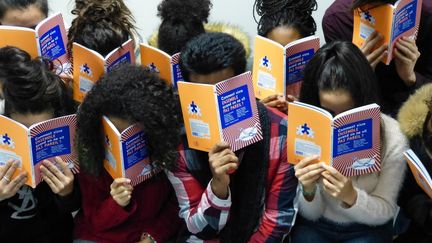 Anthropologie pour tous ! Les élèves du lycée Le Corbusier (Aubervilliers) et leur livre préféré.
 (Marianne Zuzula)