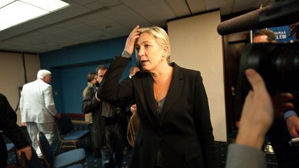 Marine Le Pen apr&egrave;s une journ&eacute;e &agrave; courir dans les couloirs du Congr&egrave;s am&eacute;ricain &agrave; Washington DC aux Etats-Unis, le 2 novembre 2011. (Nicholas KAMM / AFP PHOTO)