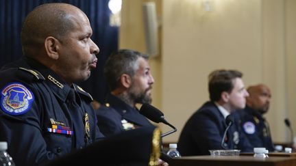 Des policiers racontent devant le&nbsp;Congrès (Washington)&nbsp;l'assaut du 6 janvier contre le Capitole, le 27 juillet 2021. (POOL / GETTY IMAGES NORTH AMERICA / AFP)