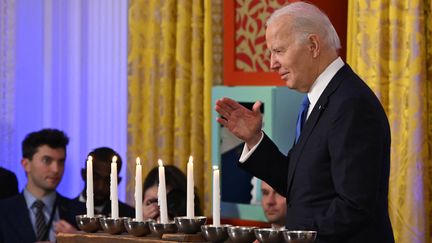 Le président américain Joe Biden participant à la fête juive de Hanoukkah à la Maison-Blanche le 11 décembre 2023. (ANDREW CABALLERO-REYNOLDS / POOL)