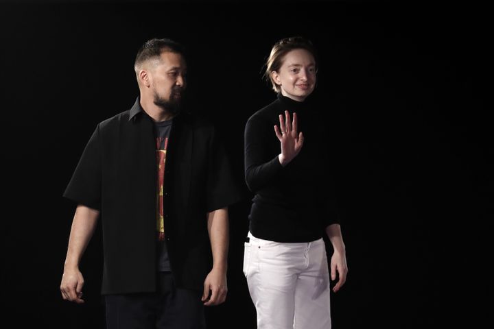 Le duo de créateurs de la marque Kwaidan Editions, Lea Dickely et Hung La, le 1er mars 2019 à Paris (FRANCOIS GUILLOT / AFP)