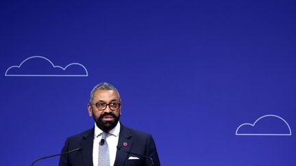 Le ministre des Affaires étrangères britannique, James Cleverly, lors de la séance de clôture le deuxième jour de la conférence sur la relance de l'Ukraine à Londres, le 22 juin 2023. (HENRY NICHOLLS / POOL / AFP)