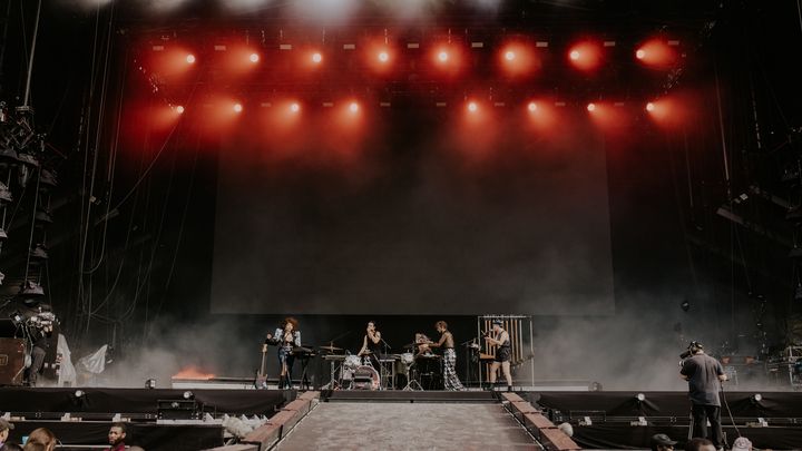 Lucie Antunes et son groupe à Rock en Seine, le 24 août 2023. (LOUIS COMAR)