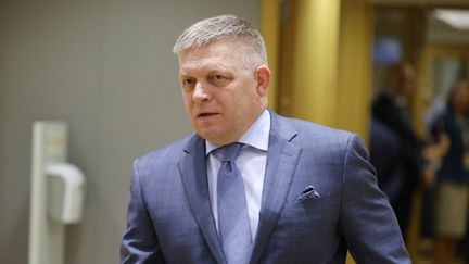 Le Premier ministre slovaque, Robert Fico, arrive pour un sommet des dirigeants de l'Union européenne, le 26 octobre 2023, à Bruxelles (Belgique). (LUDOVIC MARIN / AFP)