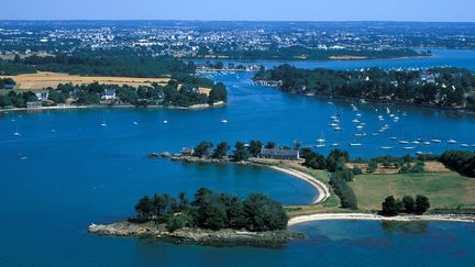 L'&iuml;le de Bo&euml;dic&nbsp;(Morbihan) vue d'h&eacute;licopt&egrave;re. (YANNICK LE GAL / ONLY FRANCE / AFP)