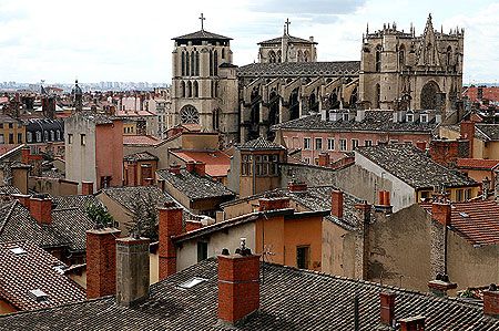 La cathédrale Saint Jean et les toits du Vieux Lyon.
 (Romain Massola)