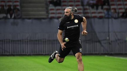 L'ancien international français Sébastien Chabal lors du "Match des légendes" organisé au stade Allianz Riviera de Nice (Alpes-Maritimes), le 26 septembre 2022. (VALERY HACHE / AFP)