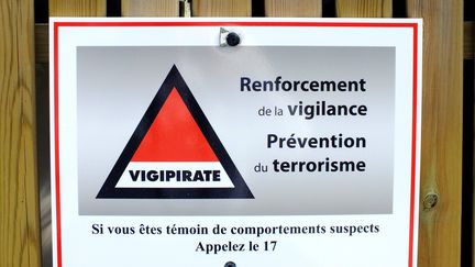 Signalétique du Plan Vigipirate de lutte contre le terrorisme, en mai 2018. (GÉRARD HOUIN / MAXPPP)