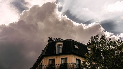 Le logement très exigu se situe dans le 11e arrondissement de Paris. Photo d'illustration. (XOSE BOUZAS / HANS LUCAS / AFP)