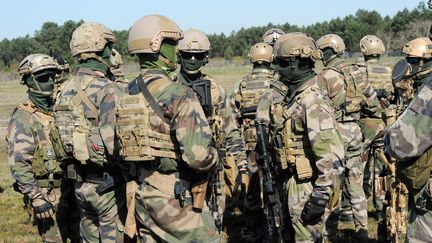 Des militaires fran&ccedil;ais, membres des forces sp&eacute;ciales, lors d'un exercice d'entra&icirc;nement, &agrave; Martignas-sur-Jalle (Gironde), le 14 avril 2015. (MEHDI FEDOUACH / AFP)