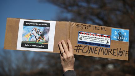 Manifestation pour la neutralité du net, le 27 février 2018 à Washington (Etats-Unis). (WIN MCNAMEE / GETTY IMAGES NORTH AMERICA / AFP)