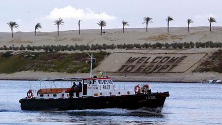 &nbsp; ("Bienvenue en Egypte" peut-on lire à l'entrée du canal de Suez © Maxppp)