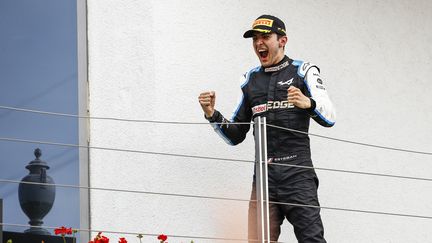 Esteban Ocon célèbre sa première victoire en Formule 1 lors du Grand Prix de Hongrie, dimanche 1er août. (XAVI BONILLA / XAVI BONILLA / AFP)
