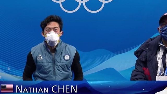 Sur la Bohême de Charles Aznavour, Nathan Chen établit un nouveau record du monde du programme court en patinage artistique. Il était déjà détenteur de l'ancien record avec 111.82 points, aujourd'hui pulvérisé à 113.97. Le champion du monde est en bonne forme pour gagner la médaille d'or durant la finale de patinage de programme libre.