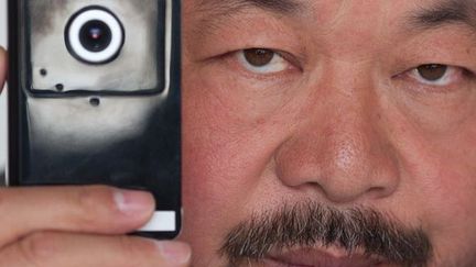 Ai Weiwei et sa webcam, que les autorités chinoises lui ont ordonné de déconnecter
 (Ed Jones / AFP)