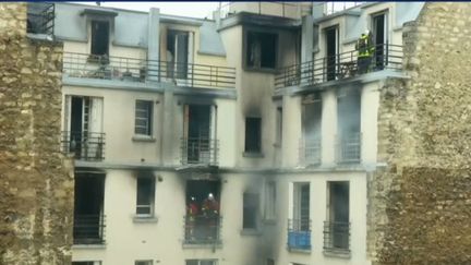 L'hypothèse selon laquelle il y aurait encore des victimes dans les décombres de l'incendie survenu à Paris n'est toujours pas écartée par les secours. (FRANCE 2)