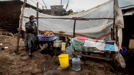 Une femme dans un bidonville de Nairobi au Kenya, le 2 janvier 2019. (SOPA IMAGES / LIGHTROCKET)