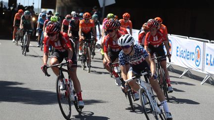 Une étape de l'UCI World Tour féminin à Pau, en juillet 2019. (LAURENT LAIRYS / MAXPPP)