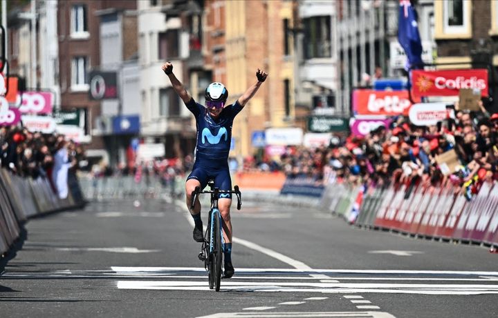 La Néerlandaise Annemiek van Vleuten, lors de sa victoire sur&nbsp;Liège-Bastogne-Liège, le 24 avril 2022, en Belgique. (JASPER JACOBS / BELGA MAG / AFP)