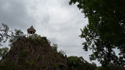 Le parc des Buttes-Chaumont dans le 19e arrondissement de Paris, le 5 août 2022. (FLORE GASTAL / HANS LUCAS / AFP)