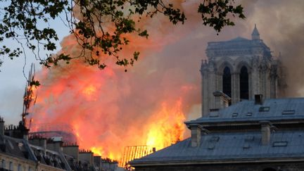 La cathédrale Notre-Dame de Paris en feu, le 15 avril 2019. (NATHANAEL CHARBONNIER / RADIOFRANCE)