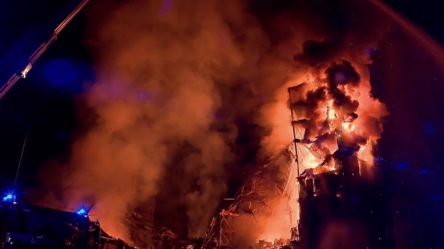 Rouen : Deux Immeubles Désaffectés S'effondrent à Cause D'un Incendie