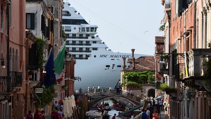 Les grands navires de croisière seront bannis du centre historique de Venise dès le 1er août. (MIGUEL MEDINA / AFP)