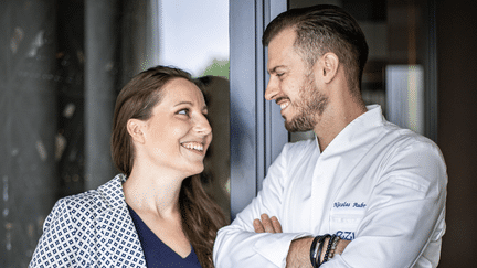 Laura et Nicolas Aubry, un jeune couple qui s'est lancé dans l'aventure à Montlivault, avec à la clé une première étoile Michelin et deux toques Gault & Millau. (STUDIO 204 / EZIA)